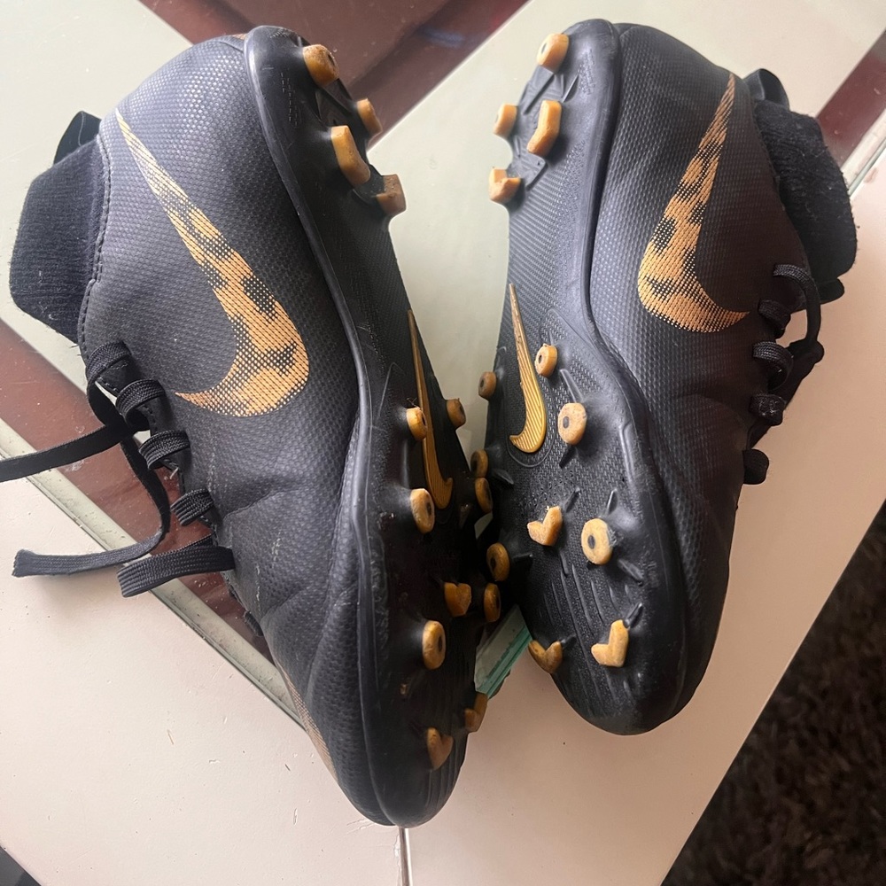 Nike Soccer Shoes 4.5